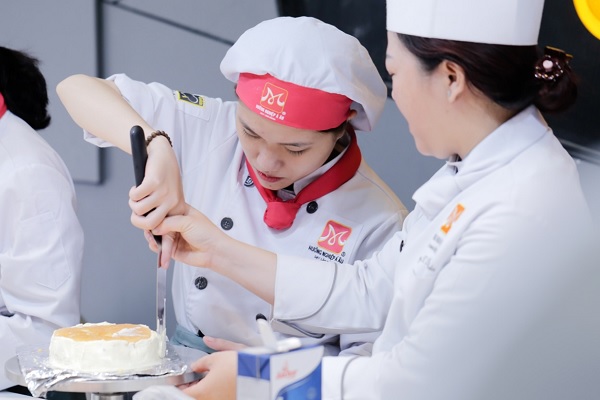 Học làm bánh kem cơ bản 