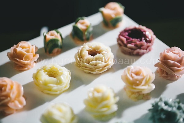 Tạo hình hoa bằng kem bơ 