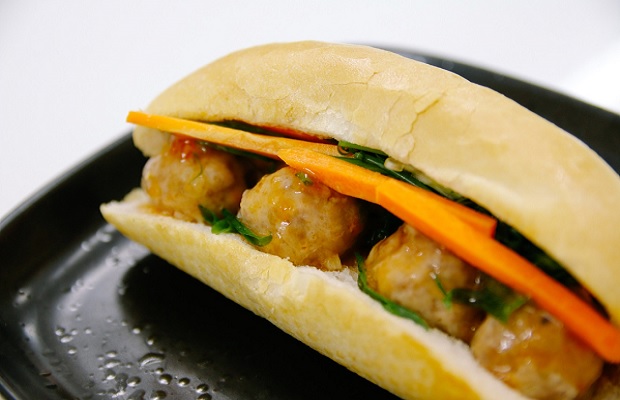 Cận cảnh một chiếc bánh mì xíu mại