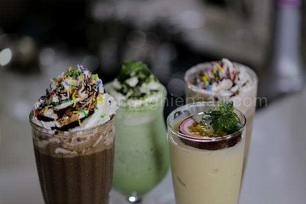 Barista biết trang trí thức uống