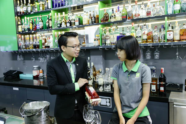 rượu vang nhà hàng khách sạn