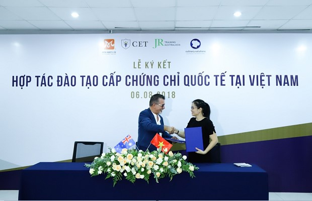 Đại diện HNAAu và JR Traning Austrasalia