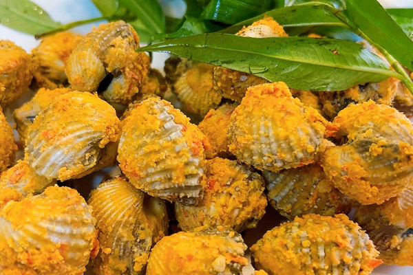 Dĩa sò huyết thơm ngon, hấp dẫn