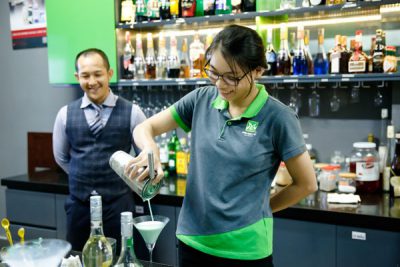 công việc hằng ngày của bartender