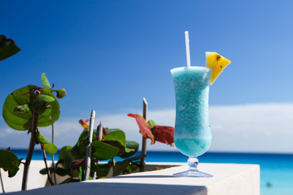 cocktail blue hawaiian