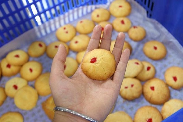 làm bánh cookies từ thiện mùa giáng sinh