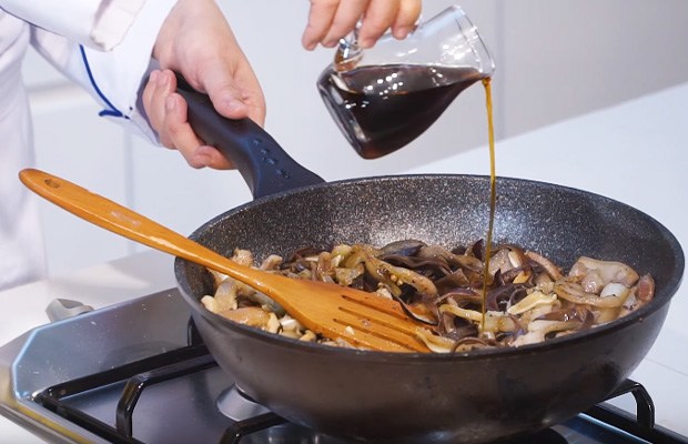 thêm nước mắm nam ngư nhập giò