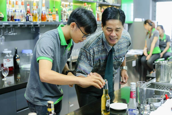 đào tạo nhân viên bar