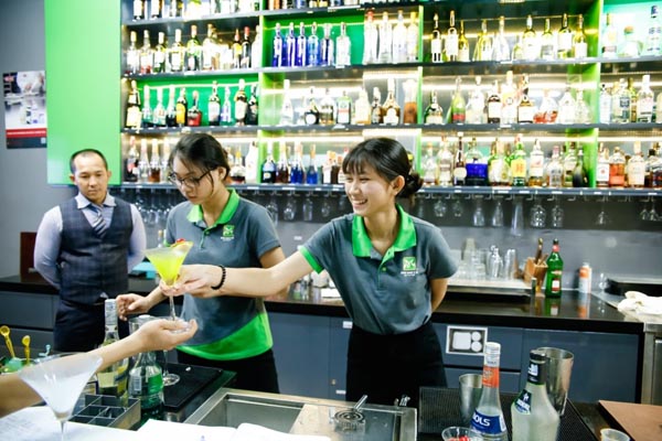 môi trường làm việc tại quán bar