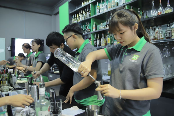 pha chế một ly cocktail ngon