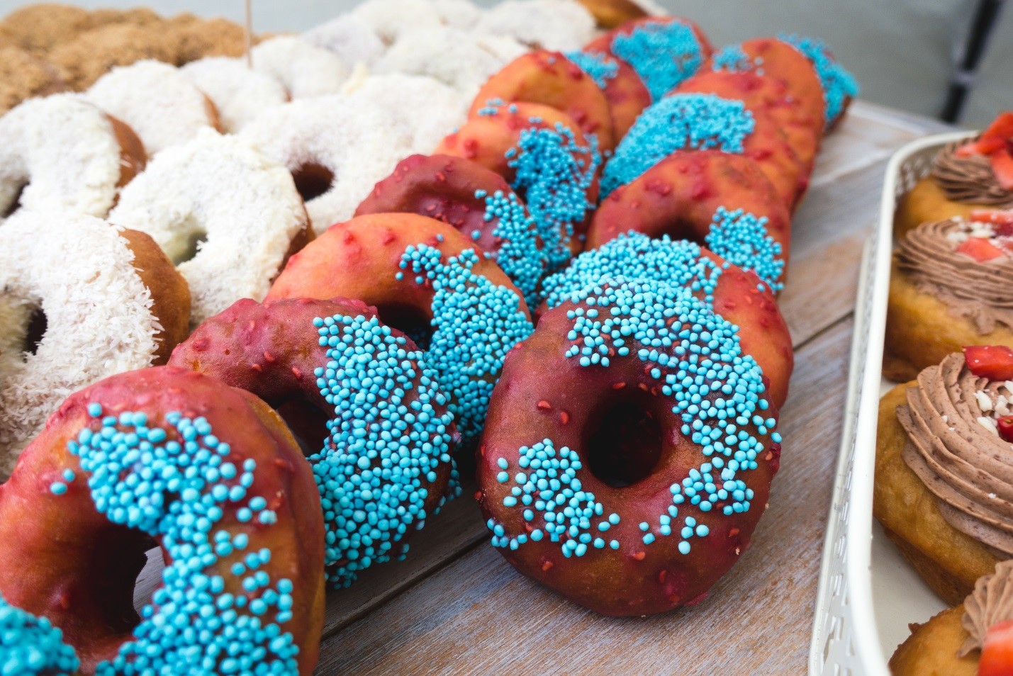 Cách thực hiện bánh donut tự chảo kháng dính