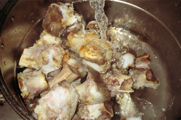 Hầm xương heo