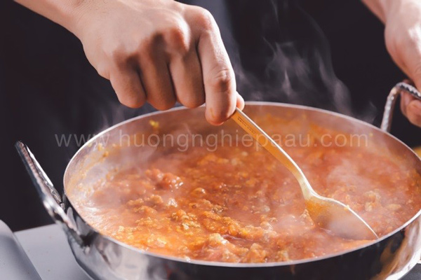 nấu xốt bolognese