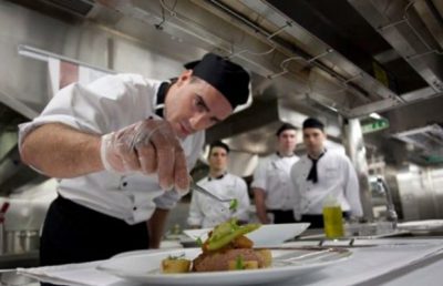 Chef de partie là gì? Các giai đoạn để trở thành chef de partie