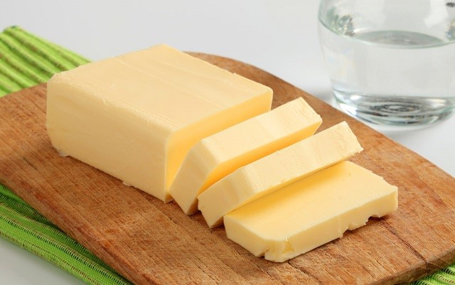 Bơ lạt là gì? Phân biệt các loại bơ trong làm bánh