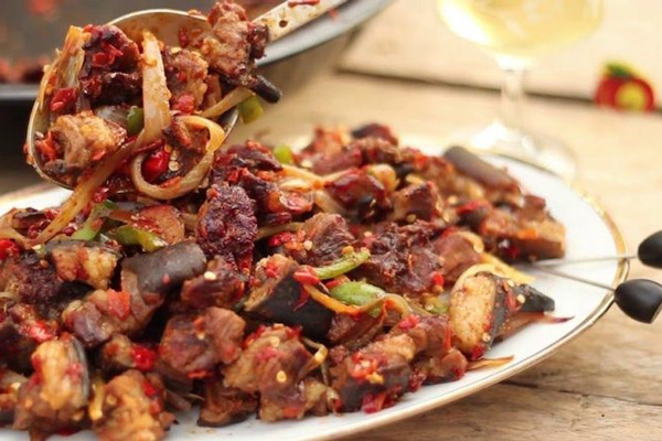 Dê Xào Sa Tế Nên Nấu Trên Lửa Lớn Hay Nhỏ