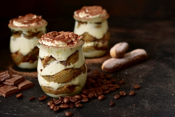 tiramisu trong ly thủy tinh