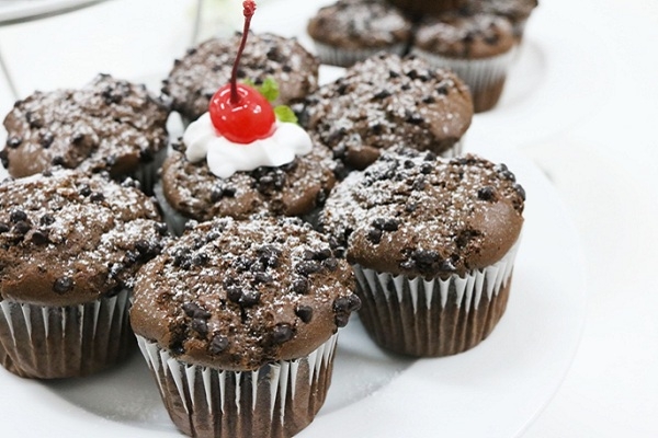 Cách làm bánh muffin chocolate chay từ các loại hạt thơm ngon, đơn giản
