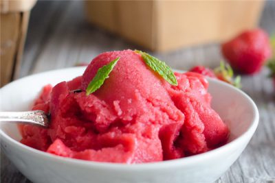 Công Thức Làm Kem Sorbet Dâu Tây Độ Ngọt Chuẩn