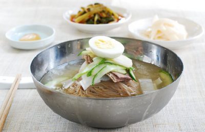 Cách Làm Mì Lạnh Hàn Quốc (Naengmyeon) Cho Ngày Hè