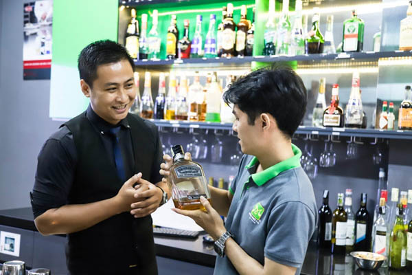 bar trưởng đào tạo nhân viên