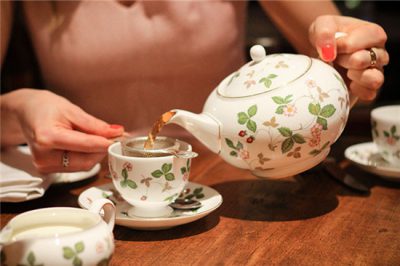 Mô hình trà Tea House đốn tim chị em phụ nữ