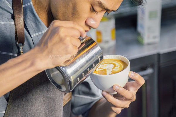 bàn tay khéo léo của barista