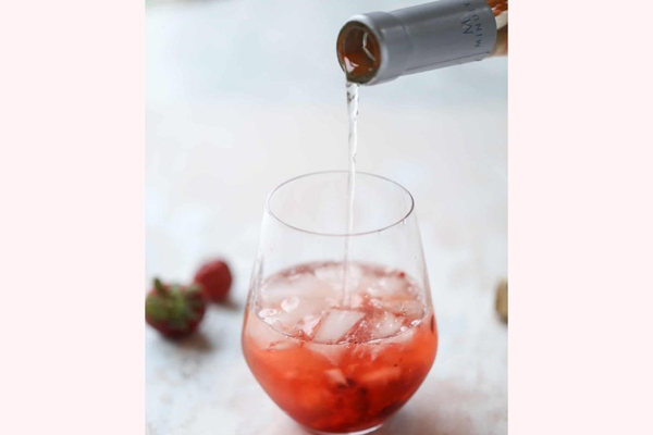 làm cocktail tequila rose spritz