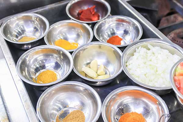 các gia vị đặc trưng nhất của ẩm thực Ấn Độ