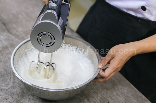 Đánh bông whipping cream