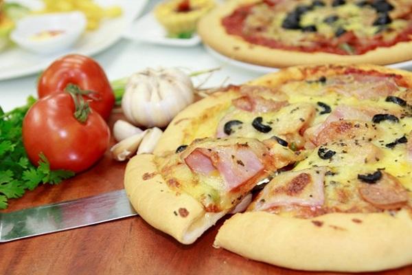 bánh pizza - món ăn nổi tiếng khắp thế giới