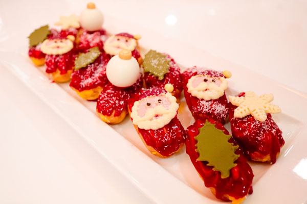 bánh santa mango raspberry eclair