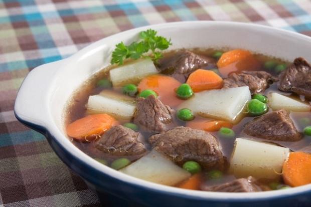 Món bò hầm rau củ đạt yêu cầu khi thịt bắp bò chín mềm, nước súp đậm đà