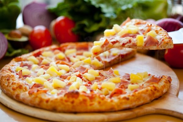 Miếng Pizza bò dứa hấp dẫn không thể chối từ