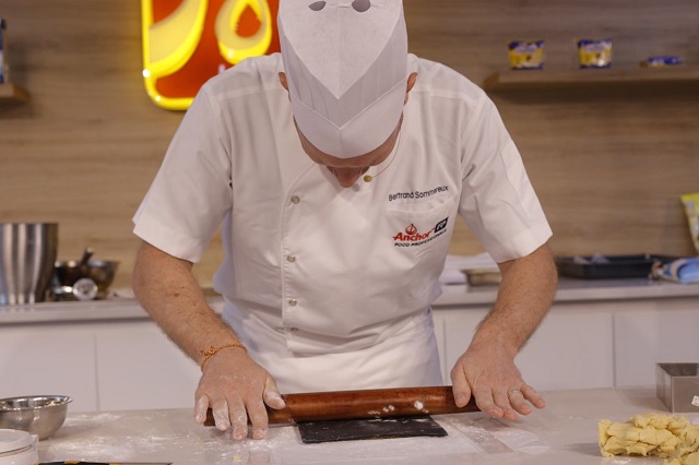 chef bertrand sommereux làm bánh cookie