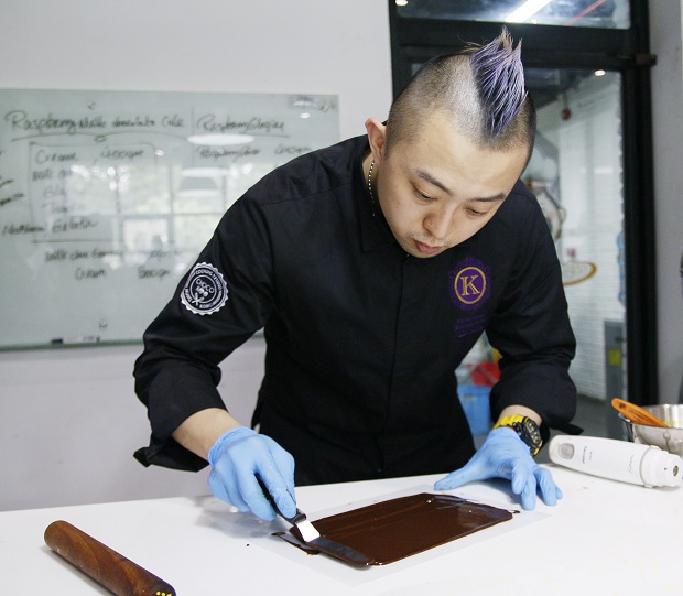 chef Koo hướng dẫn decor chocolate
