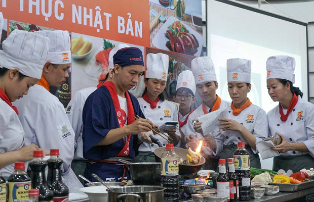 Chef Phạm Sơn Vương hướng dẫn