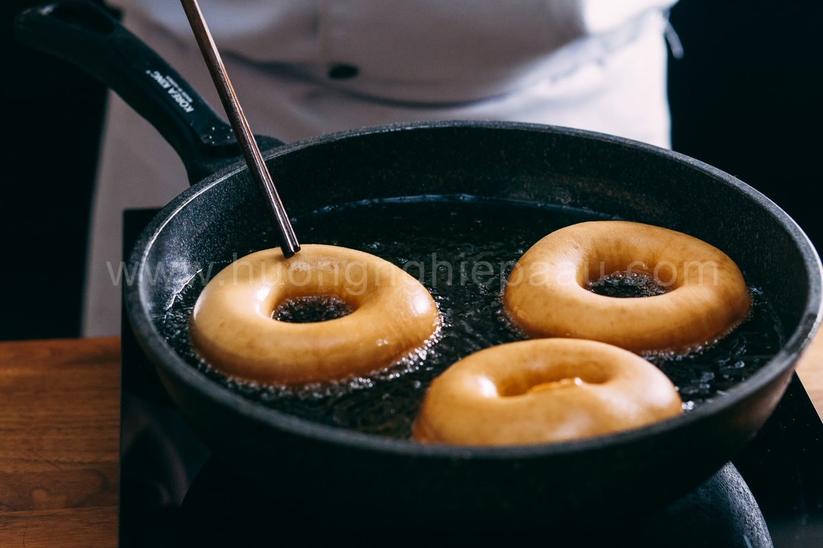 Cách thực hiện bánh donut nhân kem trứng thơm và ngon ko cần thiết lò nướng