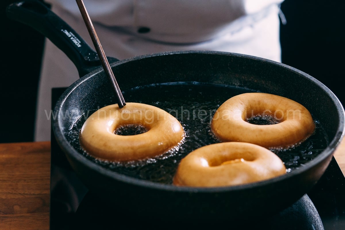 cách làm donut chiên và nướng