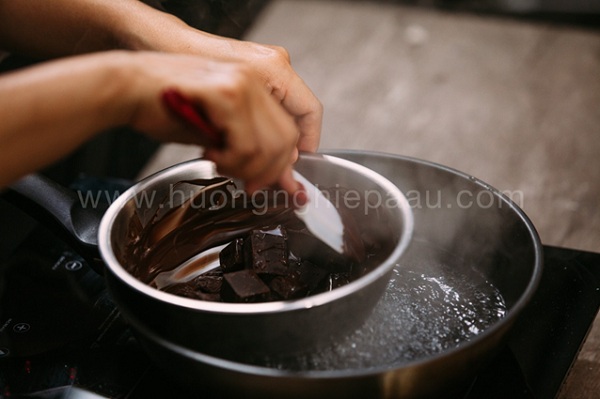 Đun chảy chocolate 