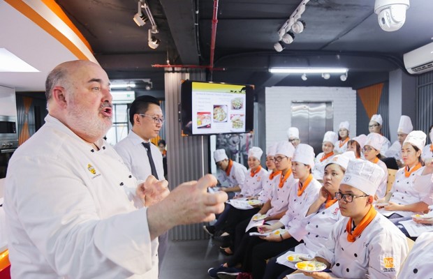 Giảng viên Chef Mark Todd