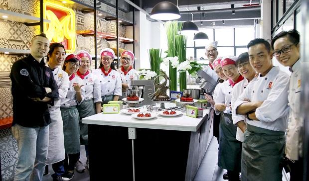 giao lưu cùng chuyên gia bánh ngọt chef Koo