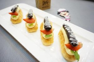 Học làm bánh Éclair Decorating