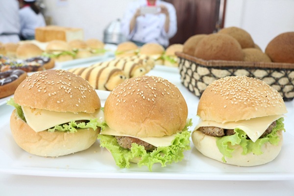 học làm bánh Hamburger