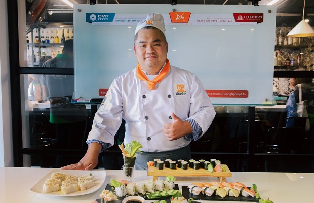 học viên lớp yêu cầu Sushi