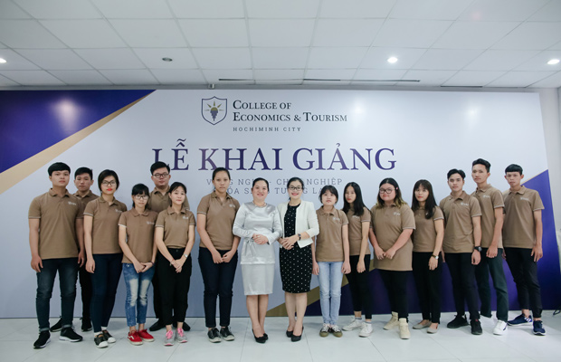 Lể khai giảng một lớp học CET