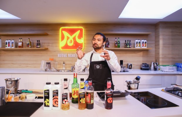 Mixologist Peter Nguyễn