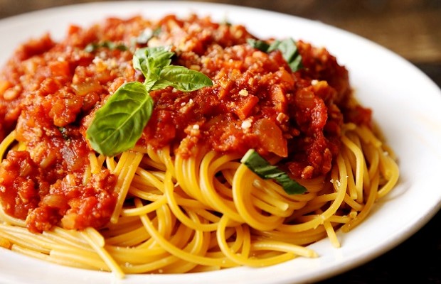 Cách làm mì spaghetti sốt cà chua thịt lợn chuẩn vị Ý
