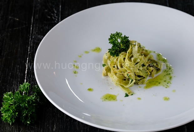 pasta xanh xot aglio e olio