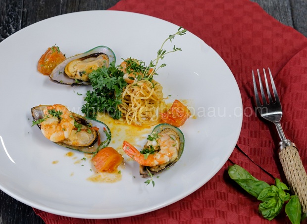 pasta tomato seafood